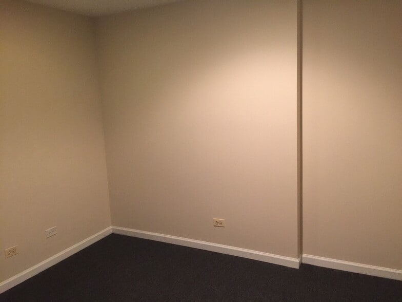 Building Photo - 396 Bentley Pl