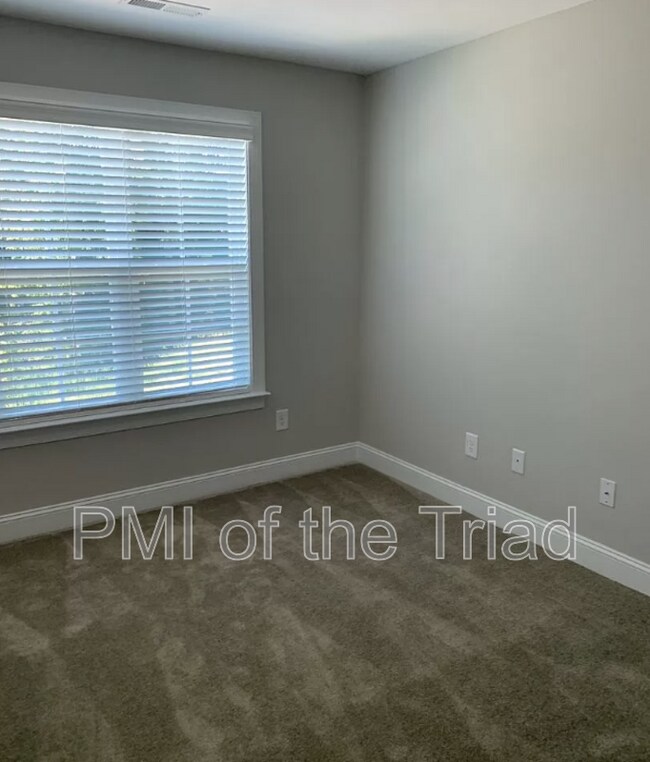 Building Photo - 868 Silver Leaf Dr