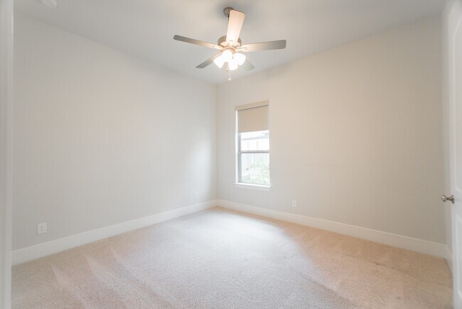 Building Photo - 49 Cassena Grove Pl