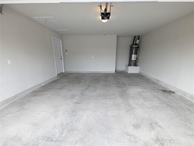 Building Photo - 212 Rollingwood Dr