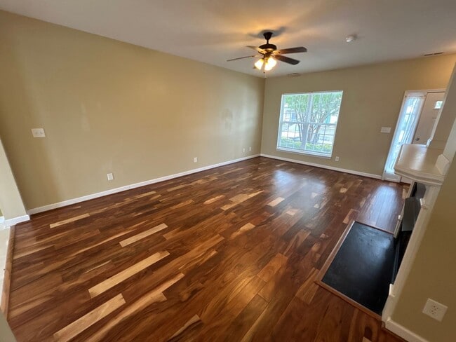 Building Photo - 3 Bed | 2.5 Bath Townhouse in North Raleigh