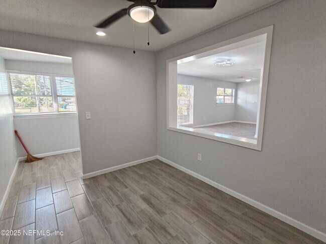 Building Photo - 2921 Mansion Rd