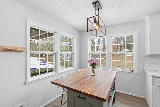 Building Photo - Updated 4BR Home with Finished Basement Minutes to Glenmont Metro!