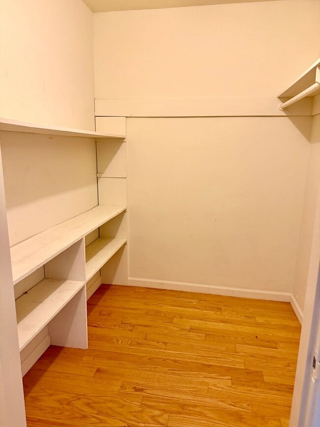 Building Photo - JSTREET5712-5716