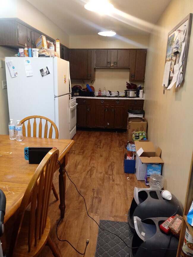 Building Photo - Large 2 Bed 2 Bath Heat & Water Inc-Neenah