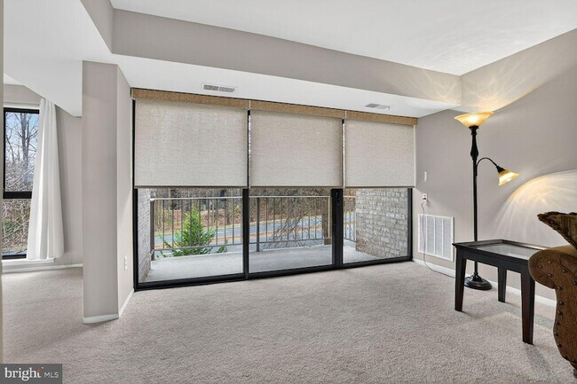 Building Photo - 2063 Royal Fern Ct