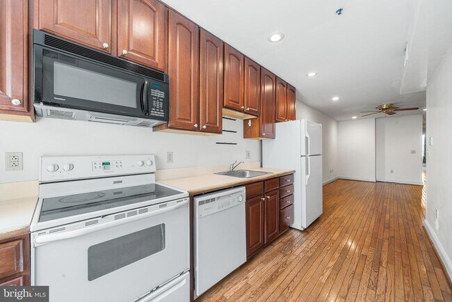 Building Photo - 48 N Front St