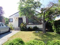 Building Photo - Charming Home in Seattle-Maple Leaf Area!