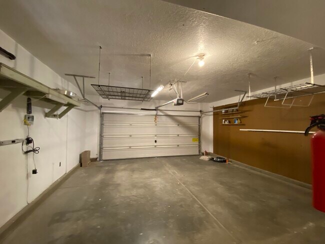 Building Photo - 1412 Stone Canyon Rd NE