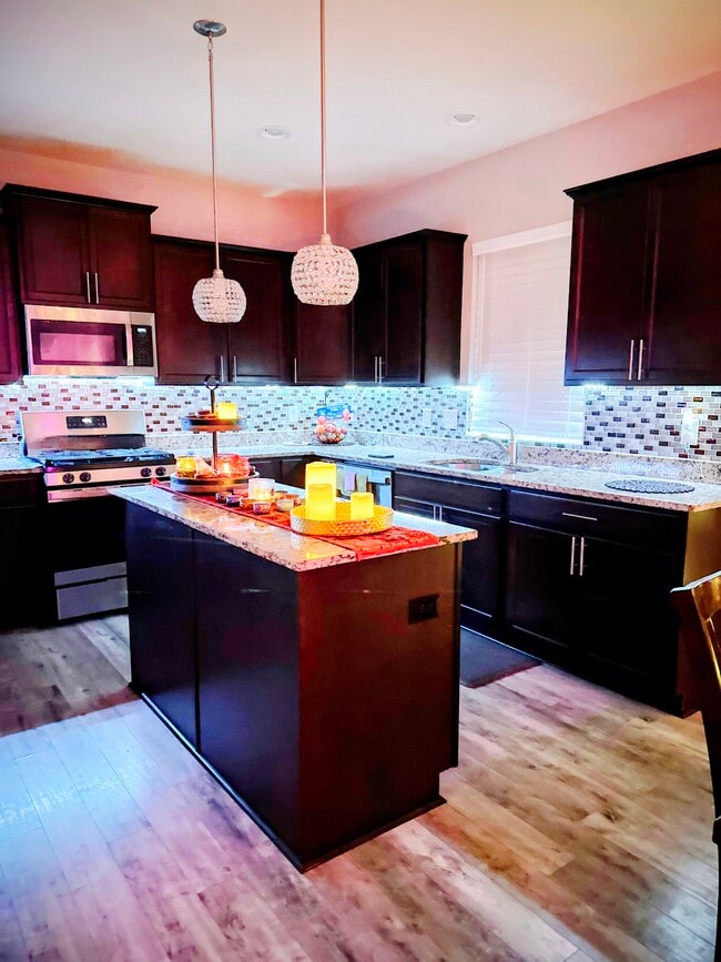 Building Photo - 6885 Charlestown Ln