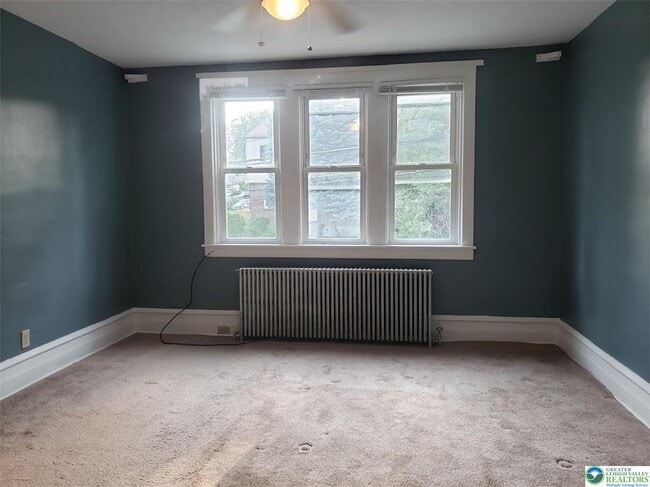 Building Photo - 915 S Front St