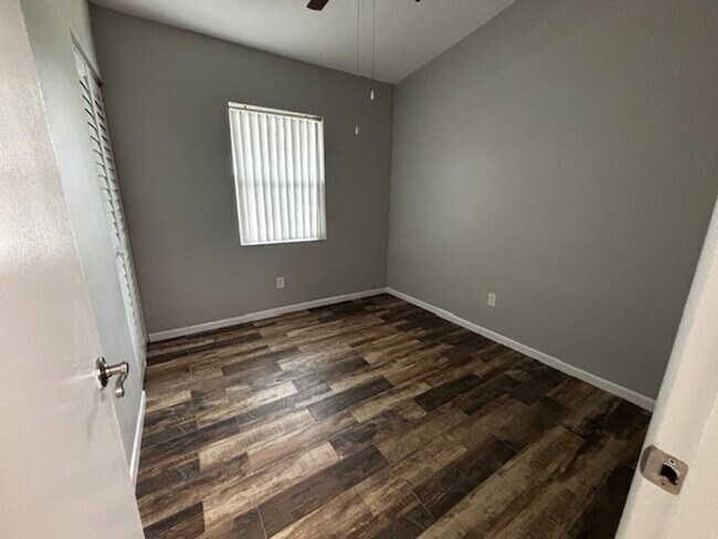 Building Photo - 2 or could be 3 bedroom -1 bath home in Deltona