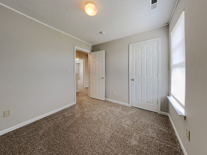 Building Photo - 7115 Lowen Rd