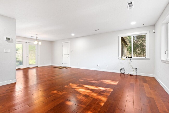 Building Photo - 2677 Humbug Creek Rd