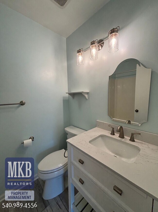 Building Photo - 2527 Gatehouse Ln
