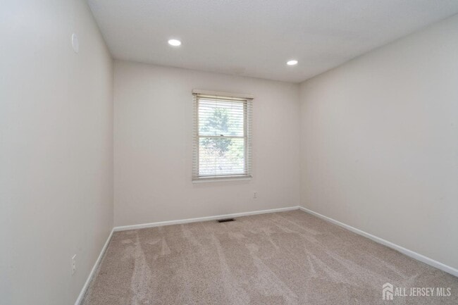 Building Photo - 57 Woodmere Dr