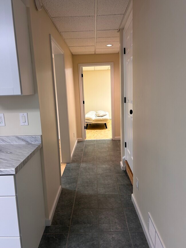 Building Photo - 2002 Fairbrook Ln