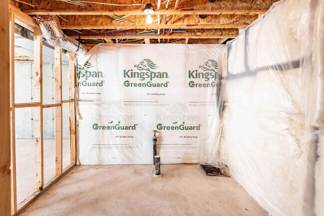 Building Photo - Bright and Charming Townhome Nestled in th...