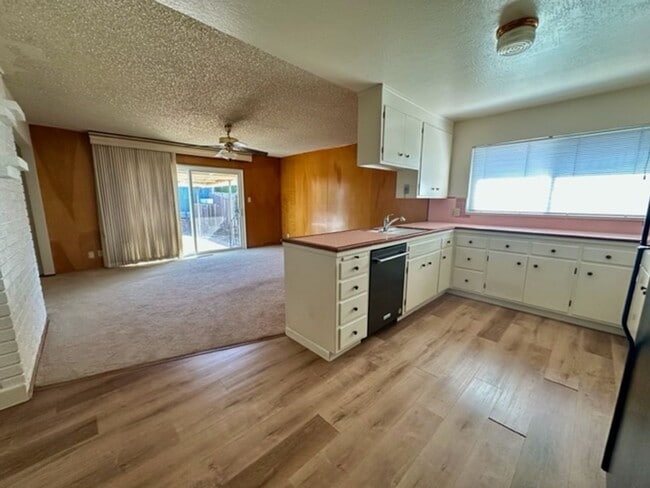 Building Photo - Immaculate shape 3 bedroom 2.5 bath home in San Leandro