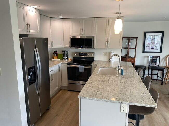 Building Photo - 808 WA-150