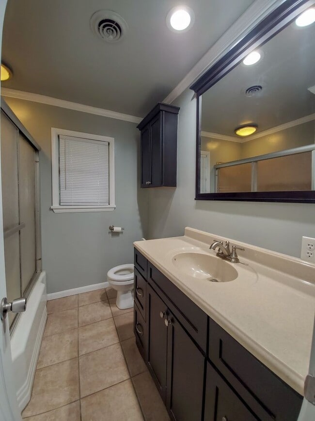 Building Photo - 4 Bedroom 2 bath Home in Shawnee