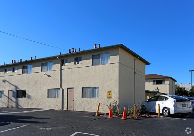 Building Photo - Holiday Orchard Apartments