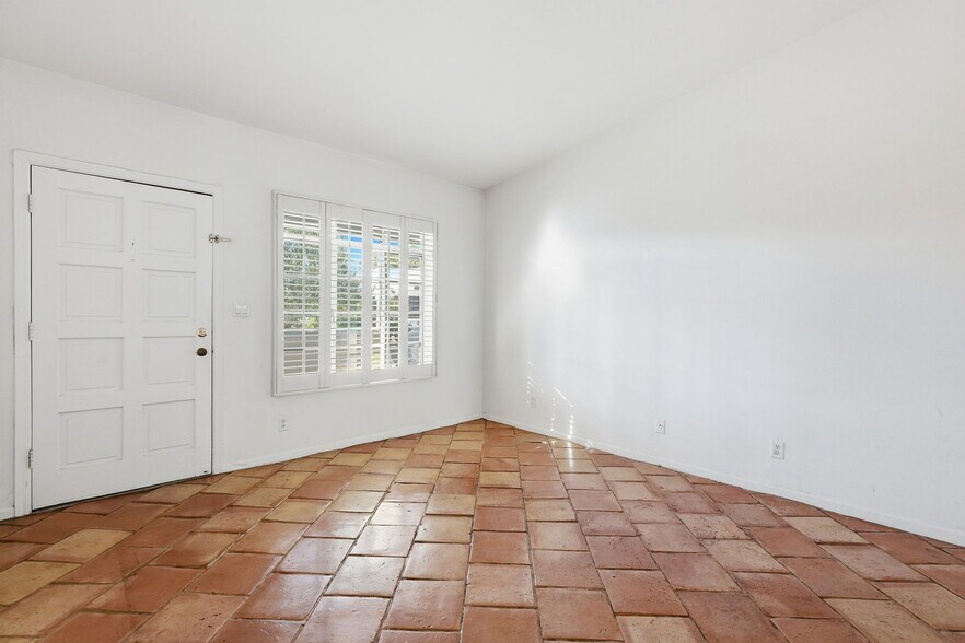 Building Photo - 1449 E Highland Ave