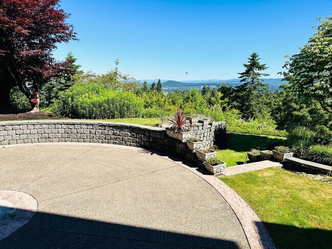 Building Photo - Stunning Custom Camas Home