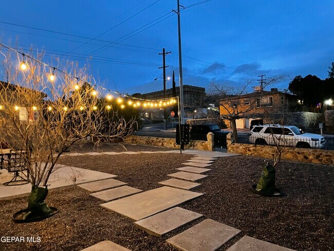 Building Photo - 1415 N Ochoa St