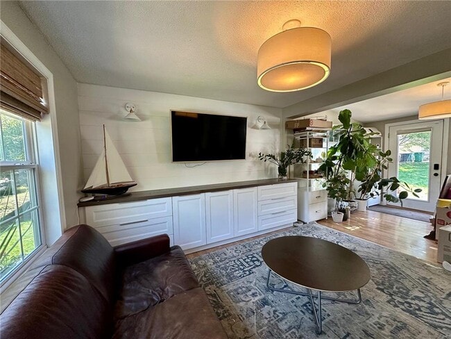 Building Photo - 2836 Dakota Ave S