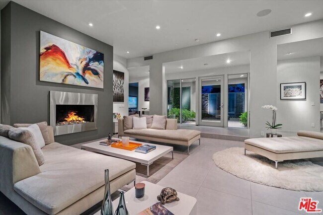 Building Photo - 1175 Los Robles Dr