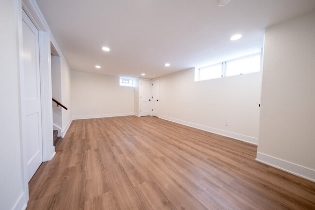 Building Photo - 22925 Oakdale Dr