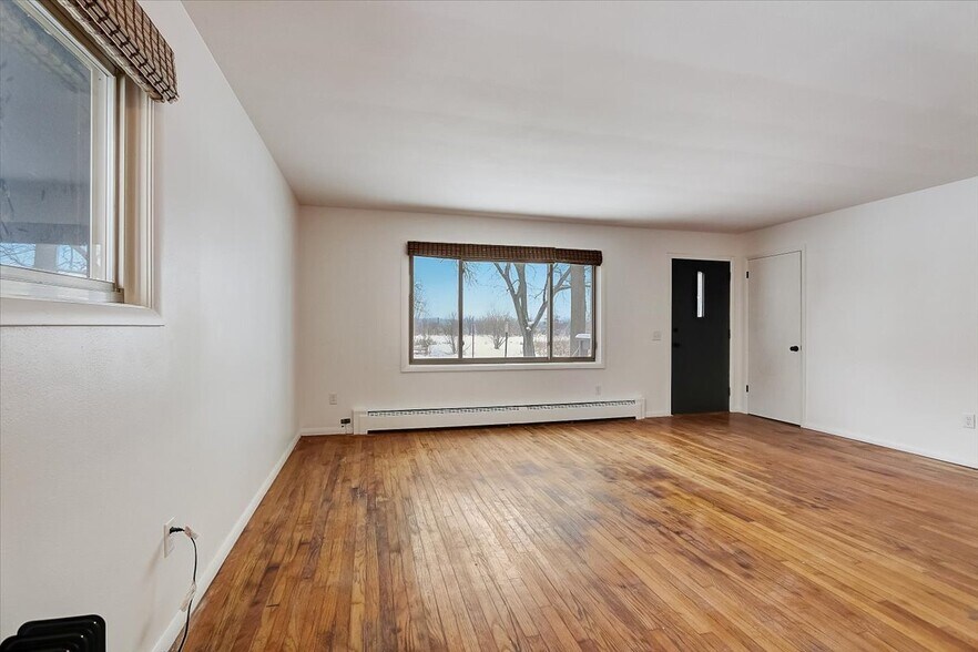 Living Room - 1719 Carver St