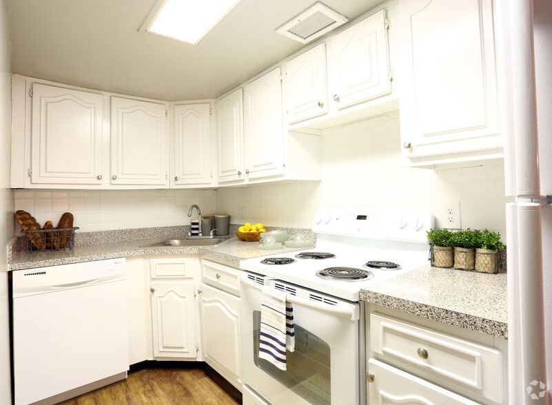 Interior Photo - Regency Park