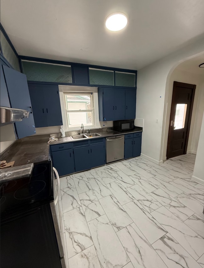 Building Photo - 836 St Nicholas Ave