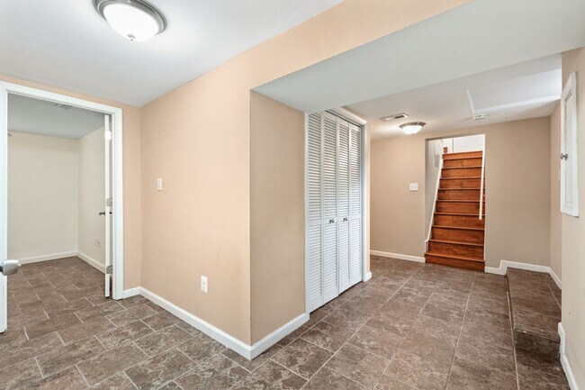 Building Photo - A GEM IN RIVERDALE HEIGHTS!