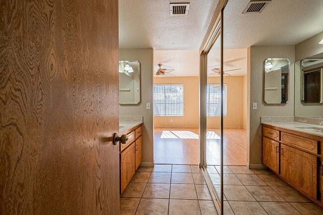 Building Photo - Condo for Rent
