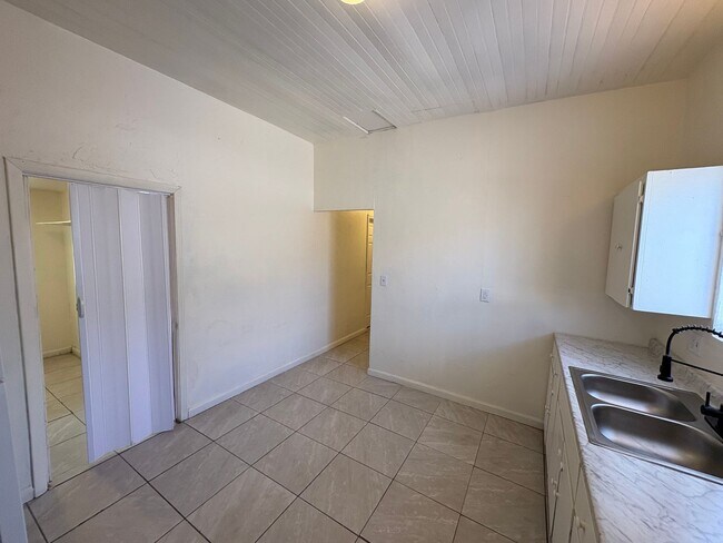 Building Photo - 4093