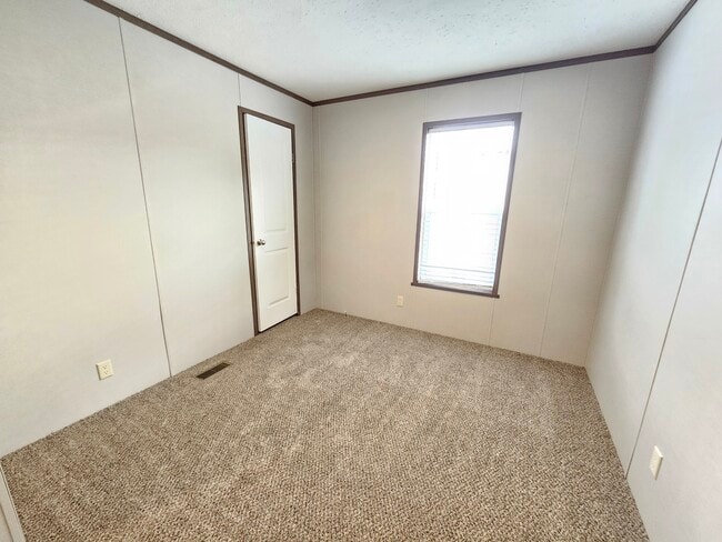 Building Photo - 122 Elm