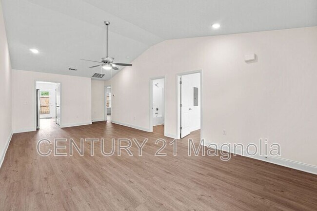 Building Photo - 2219 Archer Ln