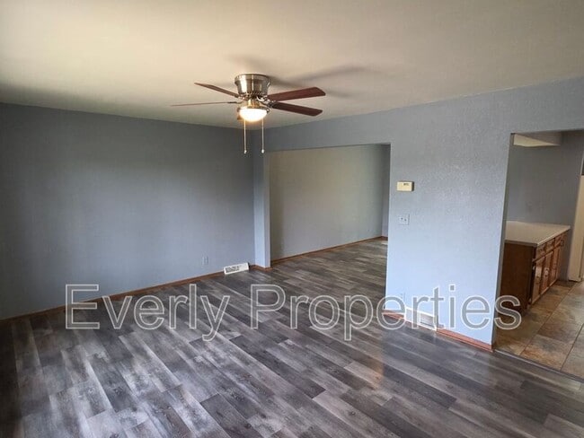 Building Photo - 219 McDivett Dr