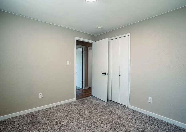 Building Photo - Remodeled 3 bedroom, 3 bath home with additional non-conforming bedroom in basement