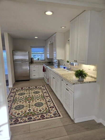 Building Photo - 422 N Broadway