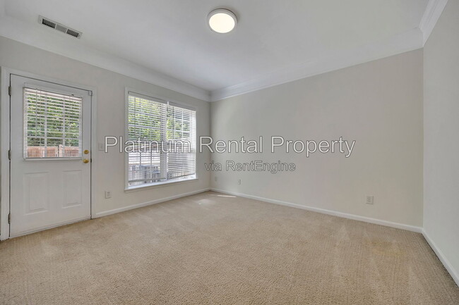 Building Photo - 221 Balaban Cir