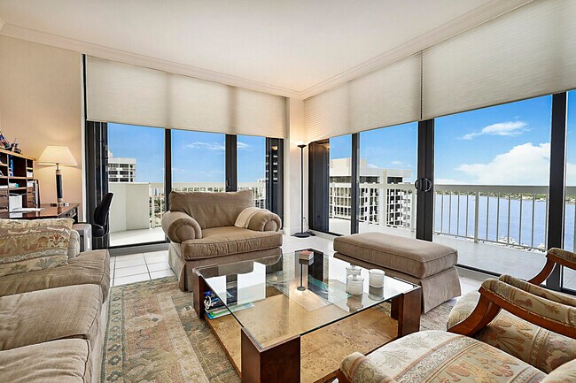 Building Photo - 115 Lakeshore 2149 Dr