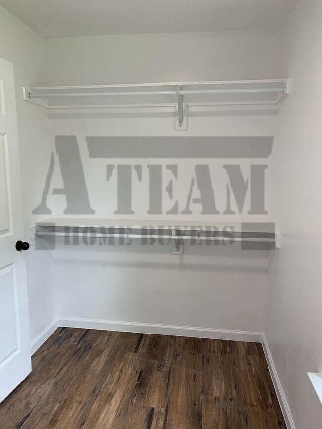 Building Photo - Freshly Remodeled 3 Bed 2 Bath Home!