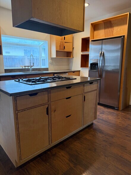 Building Photo - 406 E 43rd St