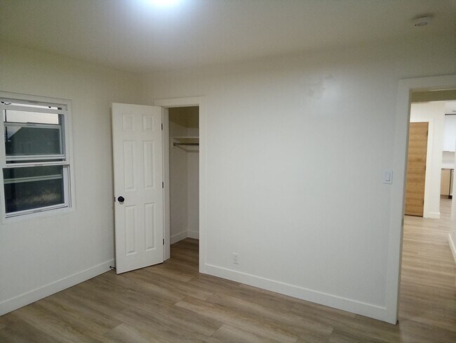 Building Photo - Beautifully Remodeled 2-bedroom apartment