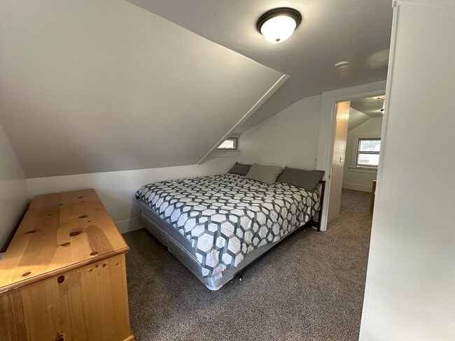 Building Photo - 3 Bedroom 1 Bath House