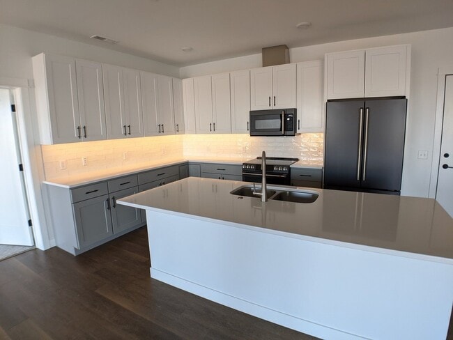 Building Photo - 300 S Clinton St